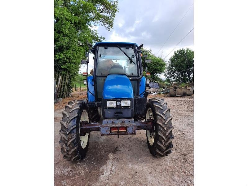 Traktor des Typs New Holland TL80, Gebrauchtmaschine in ANTIGNY (Bild 2)