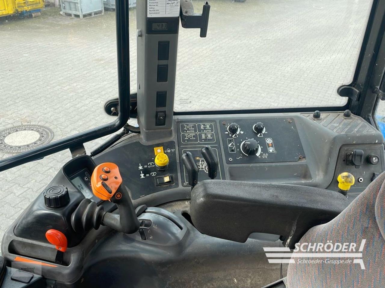 Traktor des Typs New Holland TM 120, Gebrauchtmaschine in Wildeshausen (Bild 11)