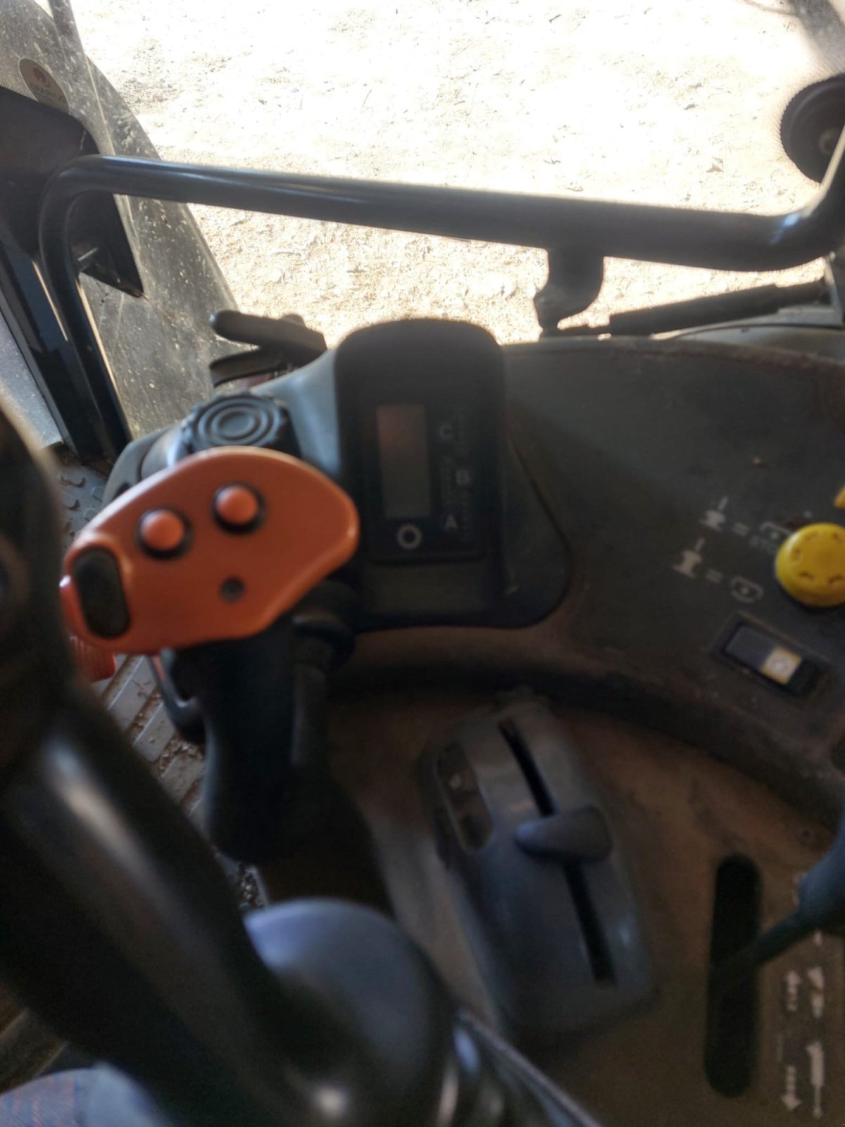 Traktor typu New Holland TM 120, Gebrauchtmaschine v Combrand (Obrázek 3)