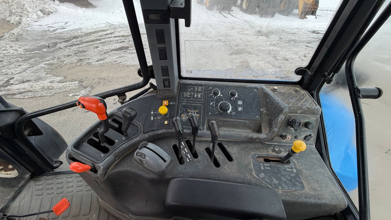 Traktor tipa New Holland TM 125 KUN 6500 TIMER!, Gebrauchtmaschine u Nørager (Slika 17)