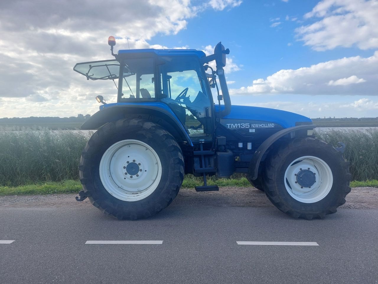Traktor типа New Holland TM 135, Gebrauchtmaschine в Ouderkerk aan den IJssel (Фотография 3)