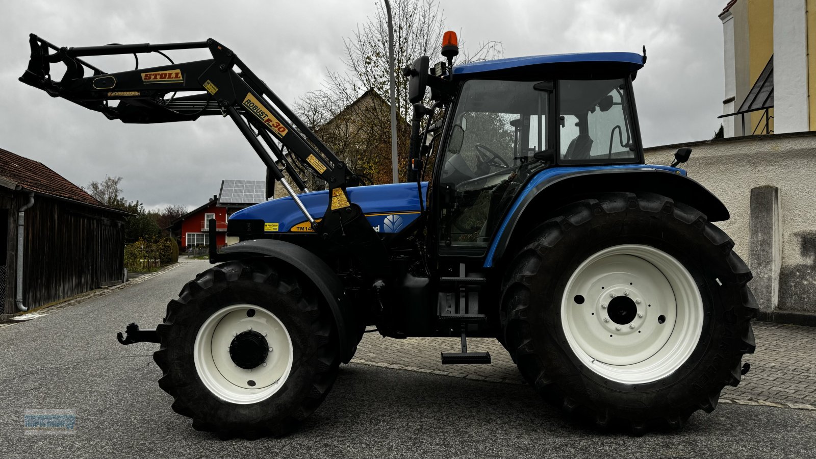 Traktor des Typs New Holland TM 140, Gebrauchtmaschine in Vilshofen (Bild 1)