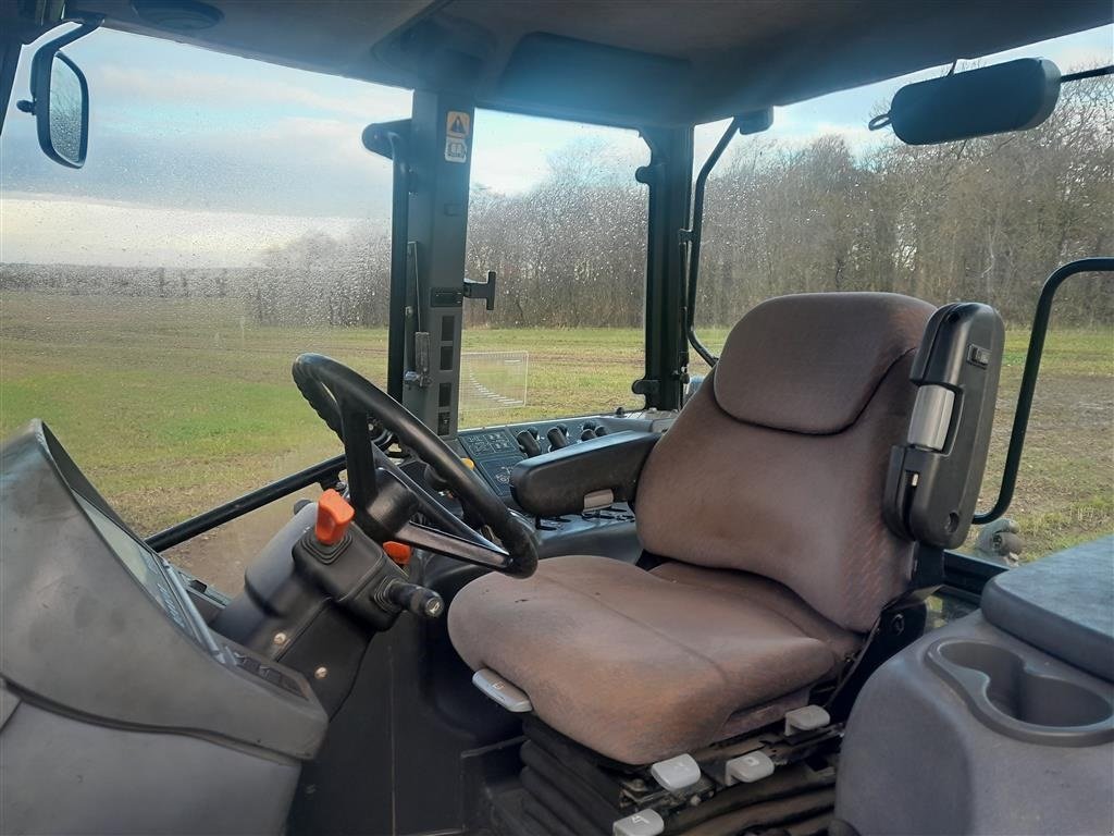 Traktor des Typs New Holland TM 150 alm foraksel frontlift., Gebrauchtmaschine in Skive (Bild 6)