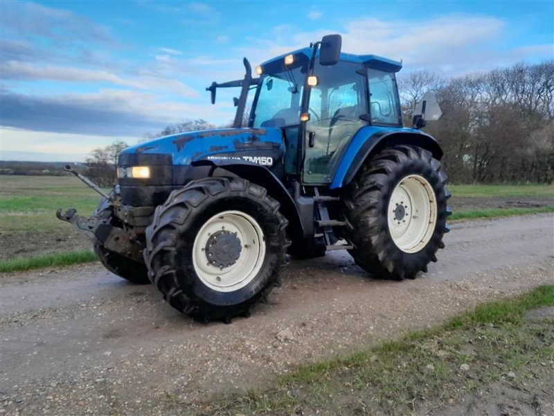 Traktor of the type New Holland TM 150 alm foraksel frontlift., Gebrauchtmaschine in Skive (Picture 1)