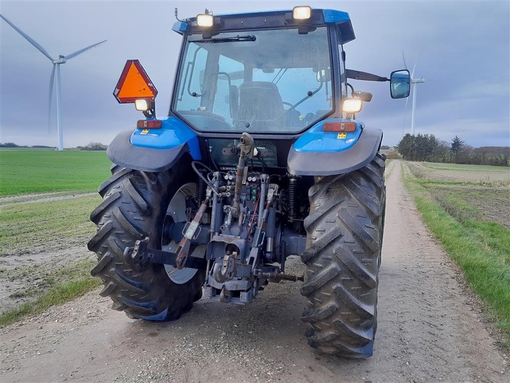 Traktor des Typs New Holland TM 150 alm foraksel frontlift., Gebrauchtmaschine in Skive (Bild 4)