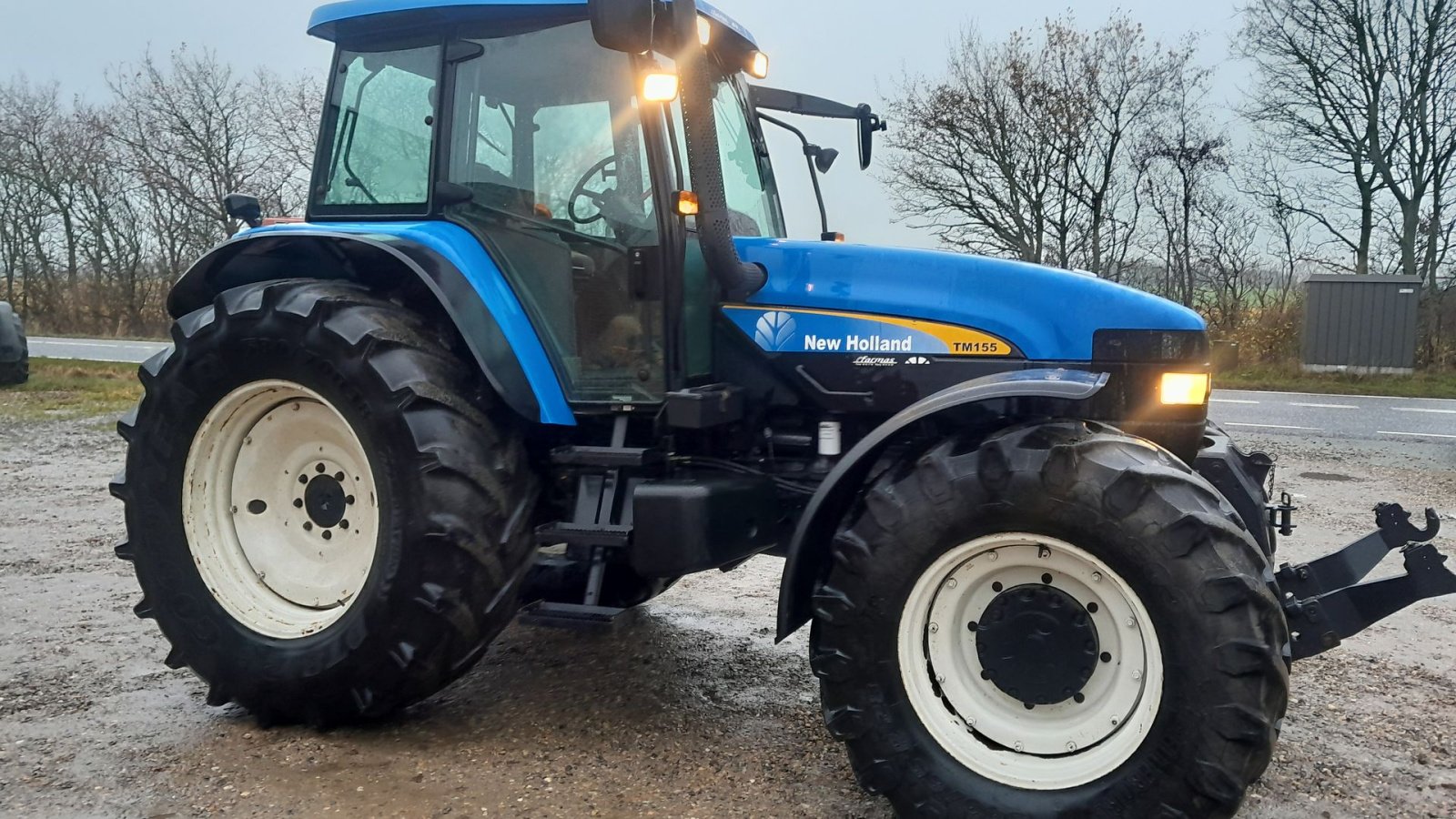 Traktor typu New Holland TM 155 Range Comand med frontlift Super Steer lige klar til sneen med sneplov eller andet, Gebrauchtmaschine w Skive (Zdjęcie 2)