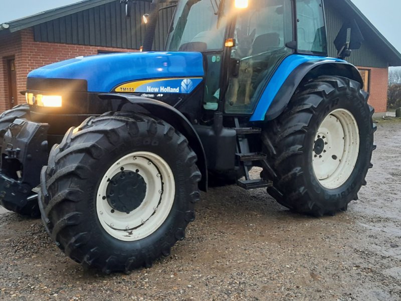 Traktor typu New Holland TM 155 Range Comand med frontlift Super Steer lige klar til sneen med sneplov eller andet, Gebrauchtmaschine w Skive (Zdjęcie 1)