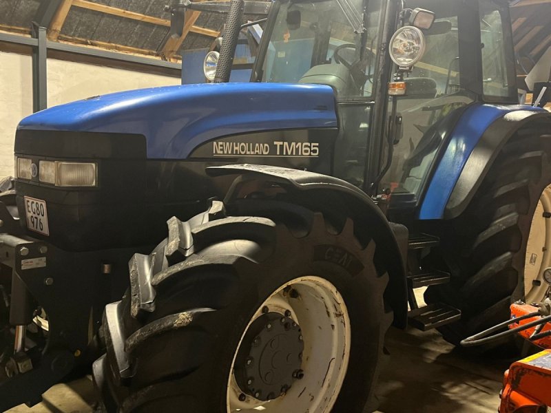 Traktor za tip New Holland TM 165  Fast foraksel og frontlift, Gebrauchtmaschine u Vejle