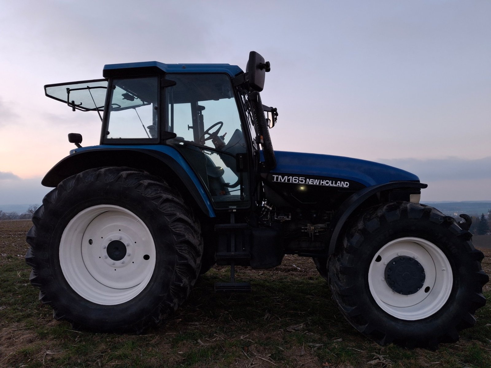 Traktor типа New Holland TM 165, Gebrauchtmaschine в Vilsbiburg (Фотография 4)