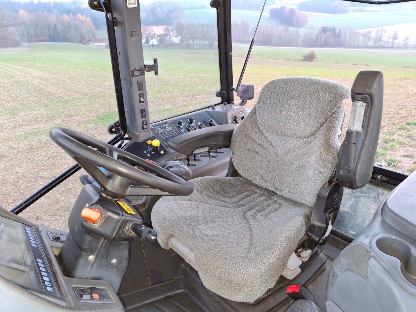 Traktor типа New Holland TM 165, Gebrauchtmaschine в Vilsbiburg (Фотография 8)