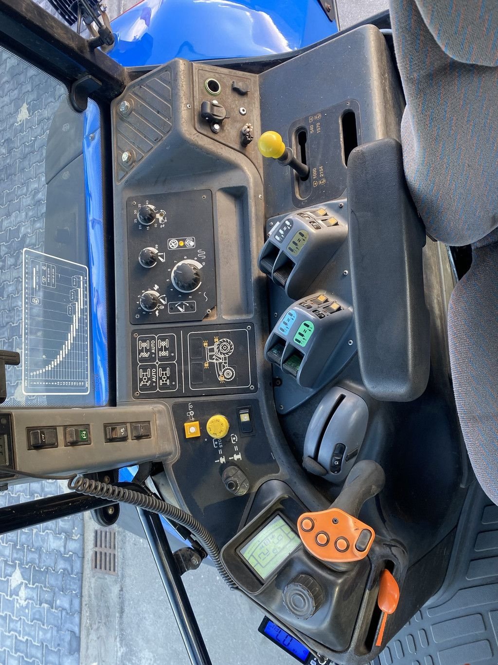 Traktor van het type New Holland TM 175, Gebrauchtmaschine in Heerenveen (Foto 8)