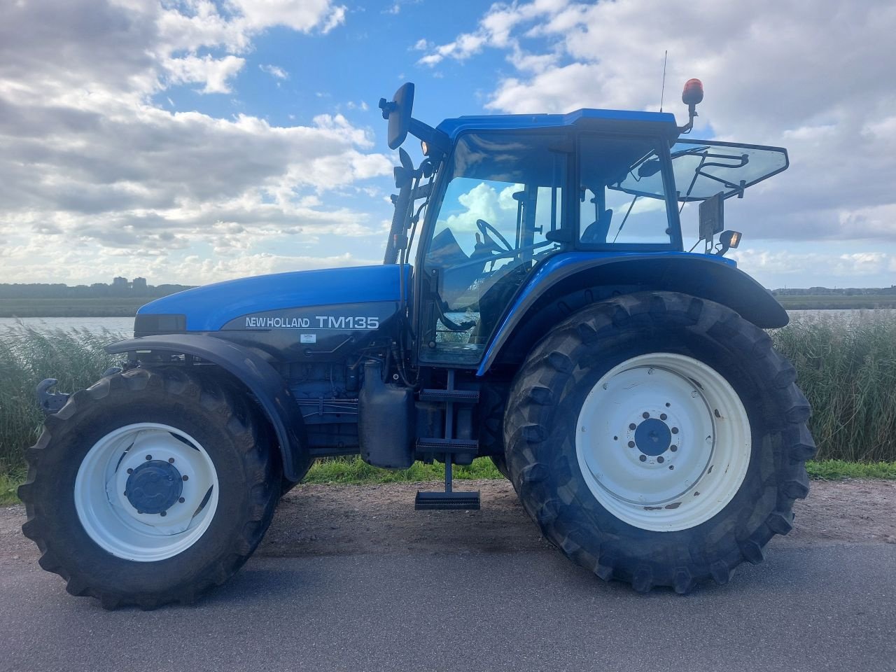 Traktor типа New Holland TM135, Gebrauchtmaschine в Ouderkerk aan den IJssel (Фотография 3)