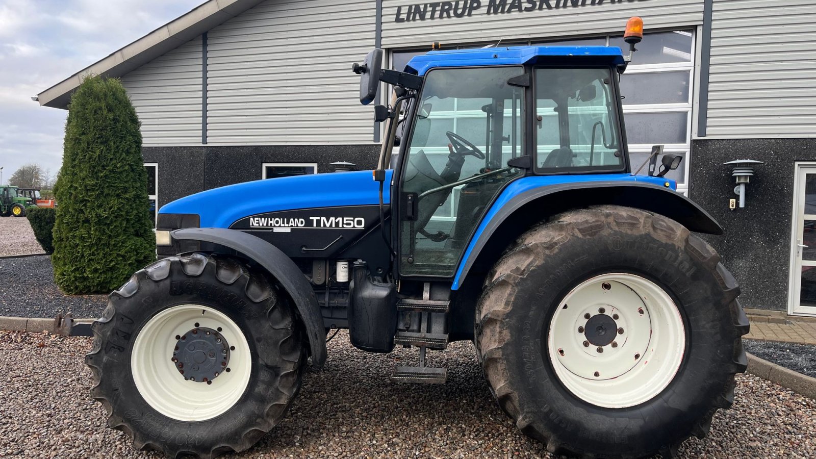 Traktor van het type New Holland TM150 Med frontlift, Gebrauchtmaschine in Lintrup (Foto 10)