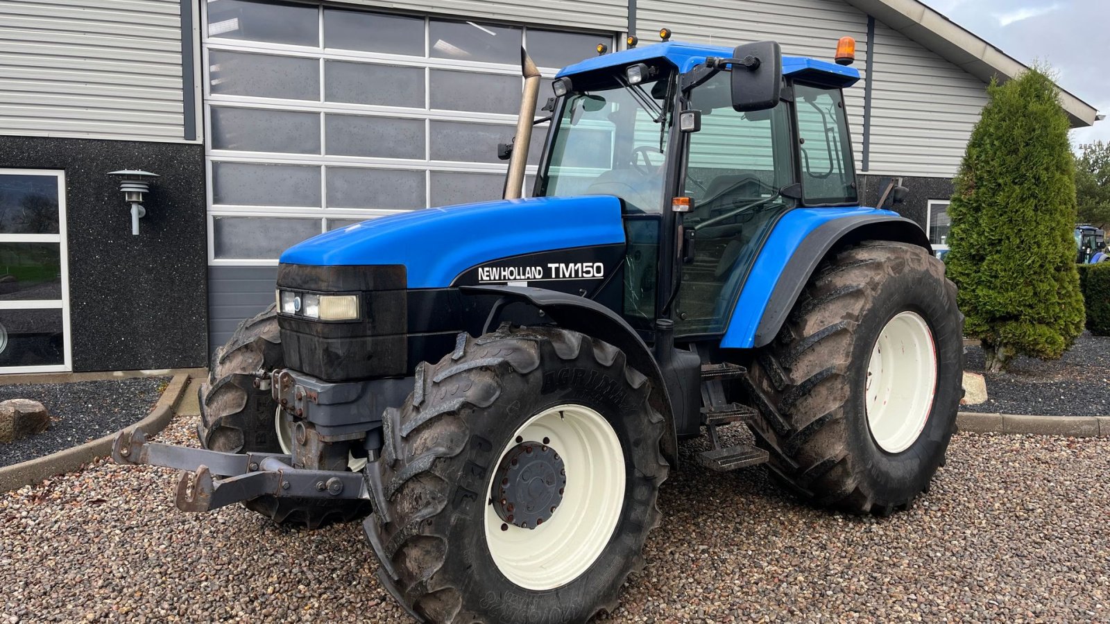 Traktor van het type New Holland TM150 Med frontlift, Gebrauchtmaschine in Lintrup (Foto 2)