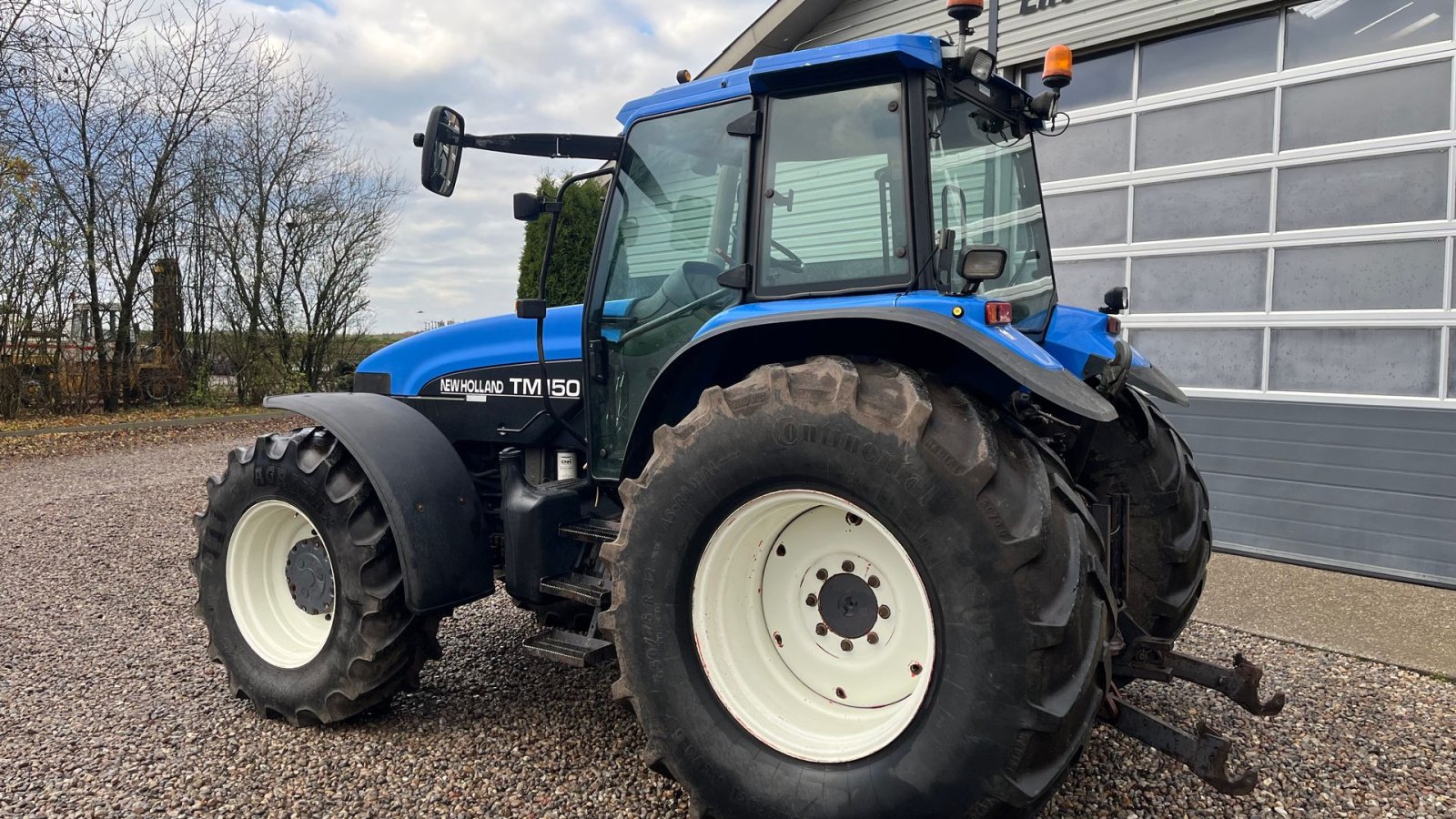 Traktor van het type New Holland TM150 Med frontlift, Gebrauchtmaschine in Lintrup (Foto 3)