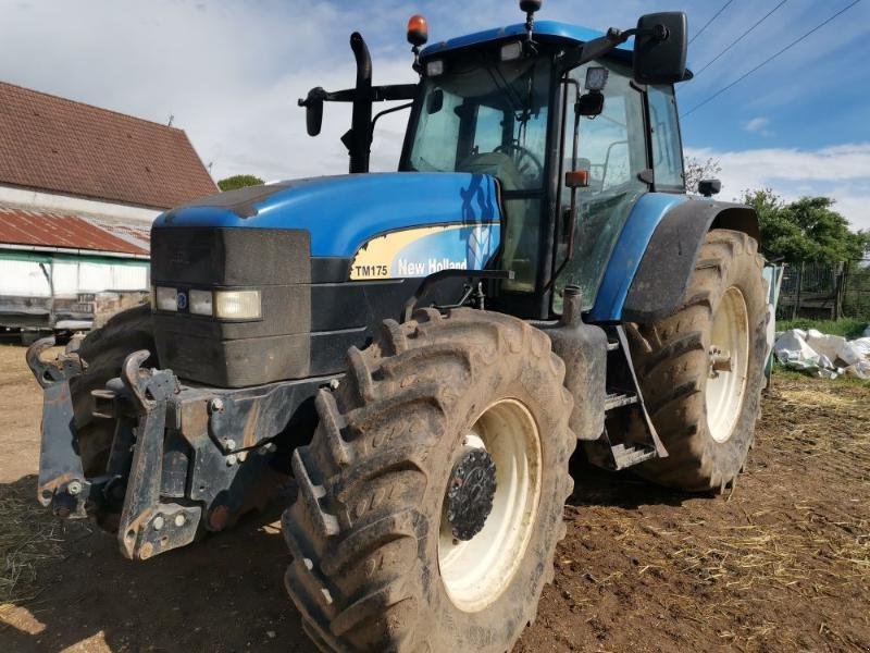 Traktor des Typs New Holland TM175, Gebrauchtmaschine in BRAY en Val