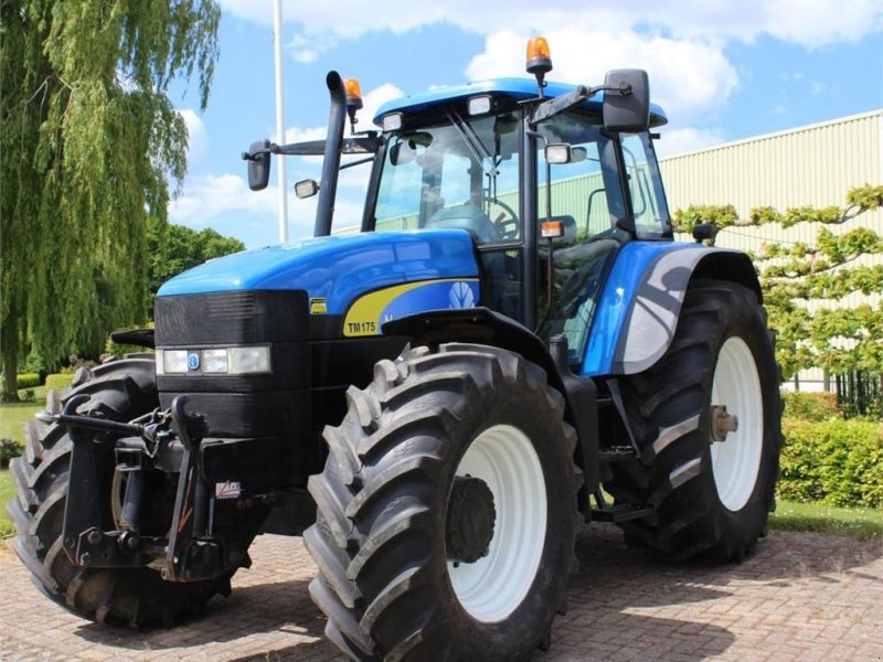 Traktor du type New Holland TM175, Gebrauchtmaschine en Bant (Photo 1)