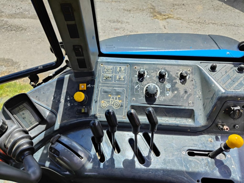 Traktor от тип New Holland TM190 Traktor, Gebrauchtmaschine в Chur (Снимка 9)
