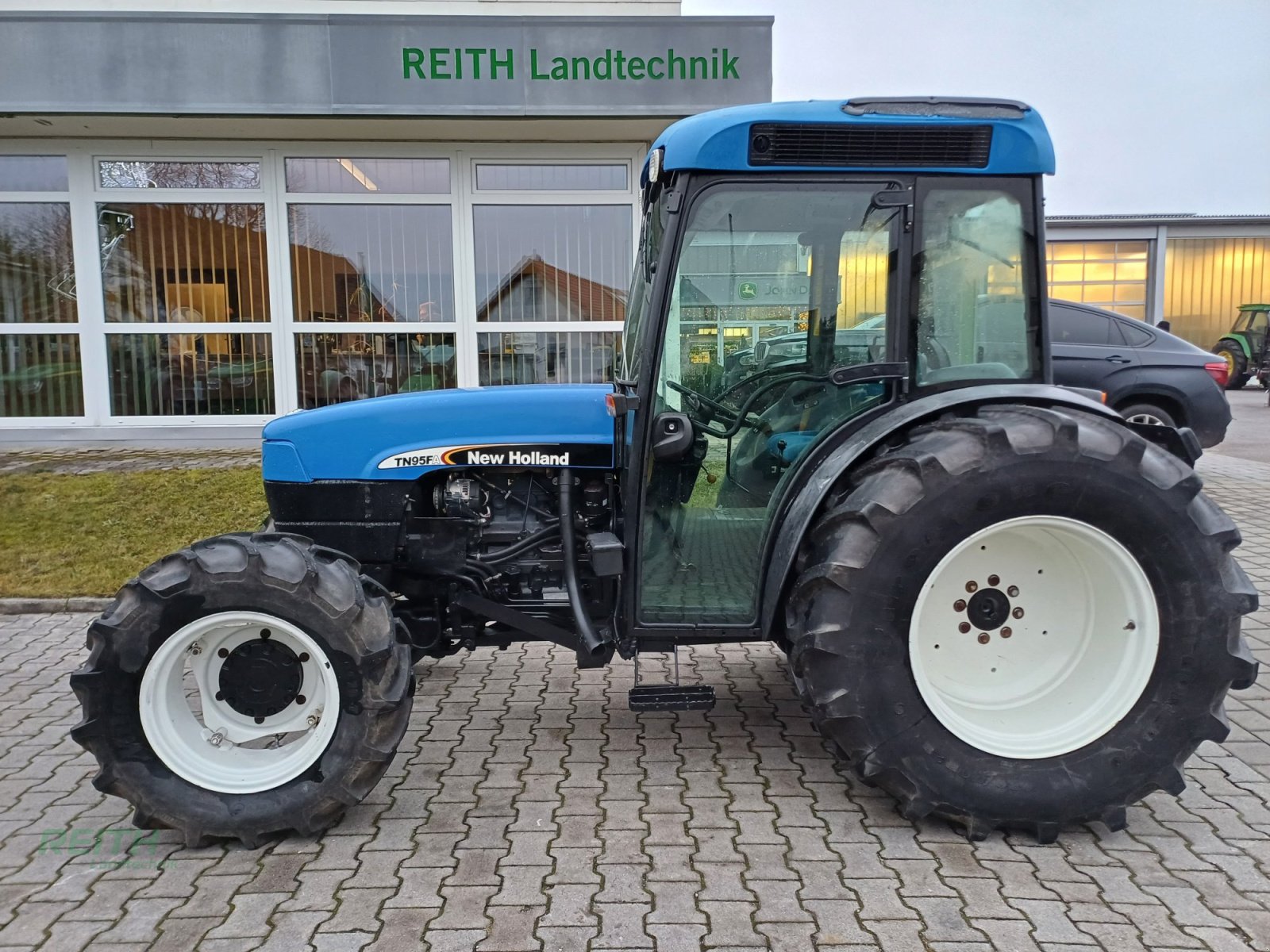 Traktor of the type New Holland TN 95 F, Gebrauchtmaschine in Wolnzach (Picture 1)