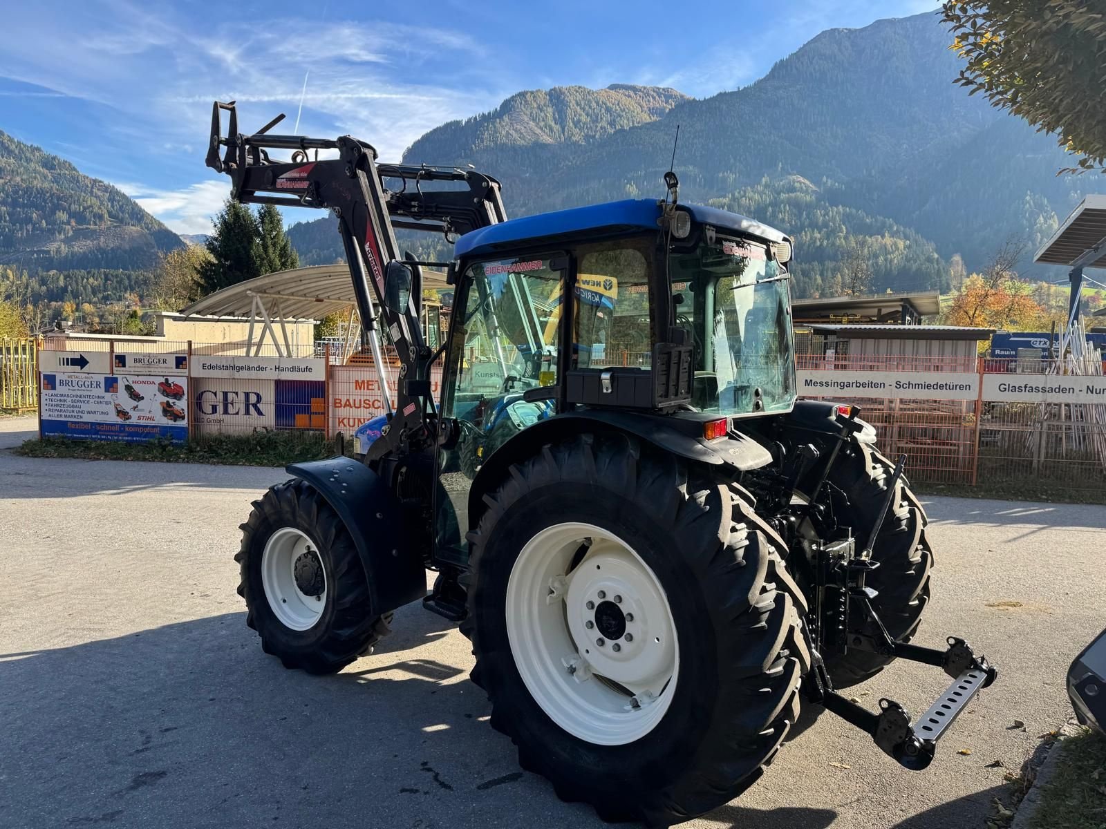 Traktor des Typs New Holland TN-D 75 A DeLuxe, Gebrauchtmaschine in Burgkirchen (Bild 3)