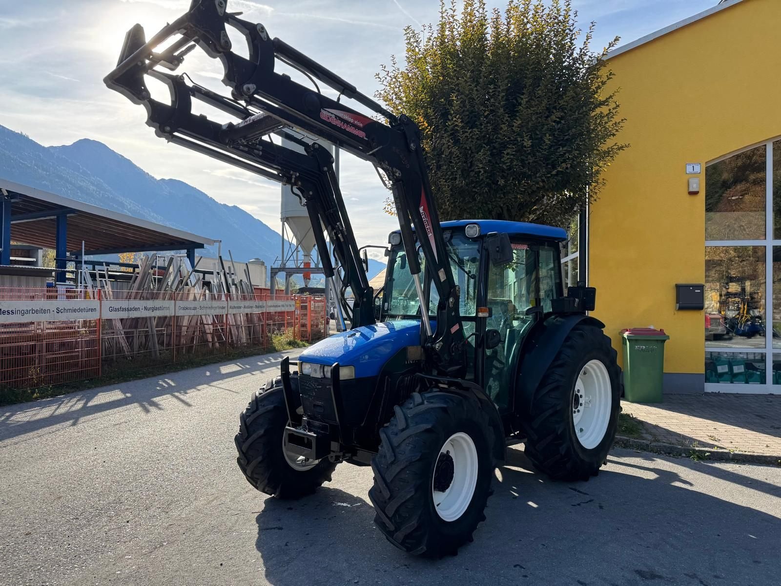 Traktor des Typs New Holland TN-D 75 A DeLuxe, Gebrauchtmaschine in Burgkirchen (Bild 1)