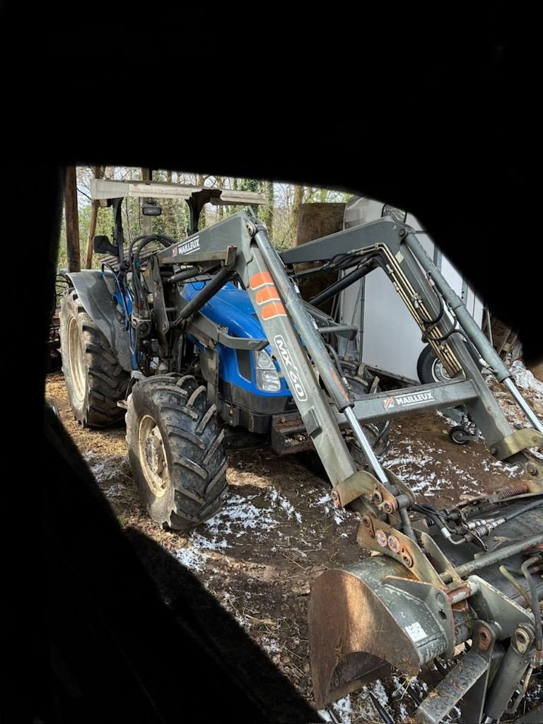 Traktor Türe ait New Holland TN70A, Gebrauchtmaschine içinde VERNOUX EN VIVARAIS (resim 2)