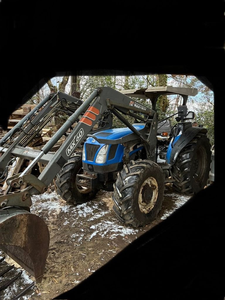 Traktor Türe ait New Holland TN70A, Gebrauchtmaschine içinde VERNOUX EN VIVARAIS (resim 1)