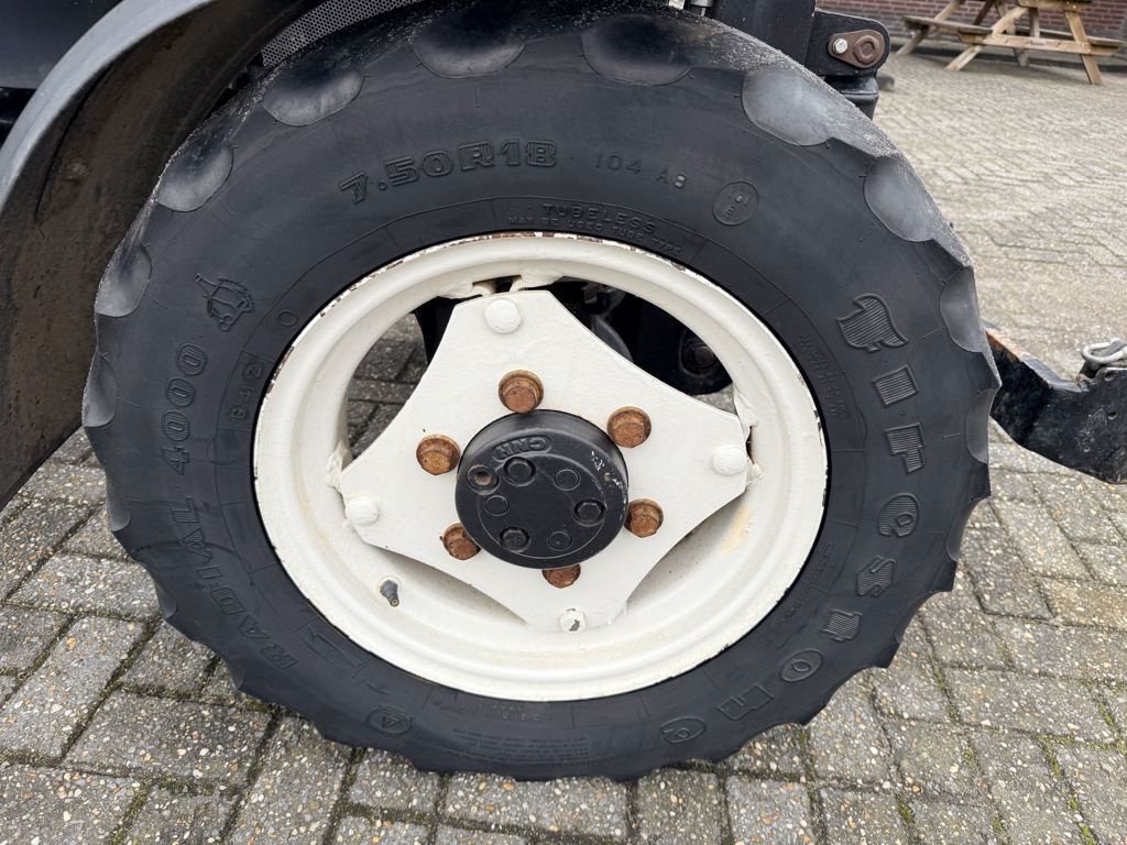 Traktor des Typs New Holland TN95NA Smalspoortrekker, Gebrauchtmaschine in BOEKEL (Bild 8)