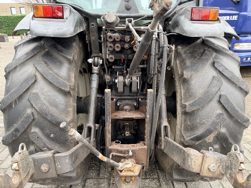 Traktor des Typs New Holland TN95NA Smalspoortrekker, Gebrauchtmaschine in BOEKEL (Bild 11)