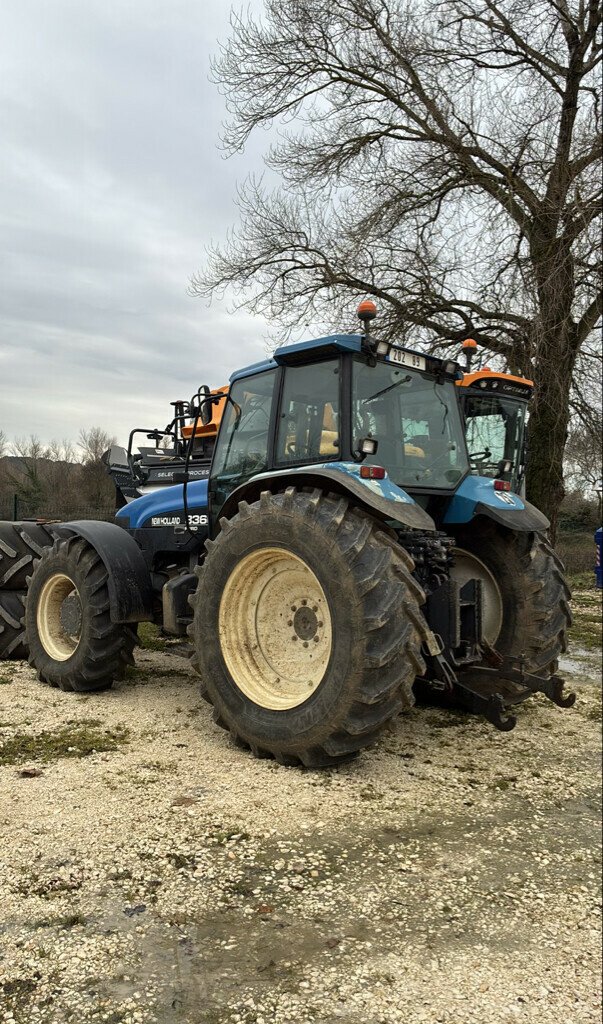 Traktor des Typs New Holland TRACTEUR 8360, Gebrauchtmaschine in SAINT ANDIOL (Bild 2)