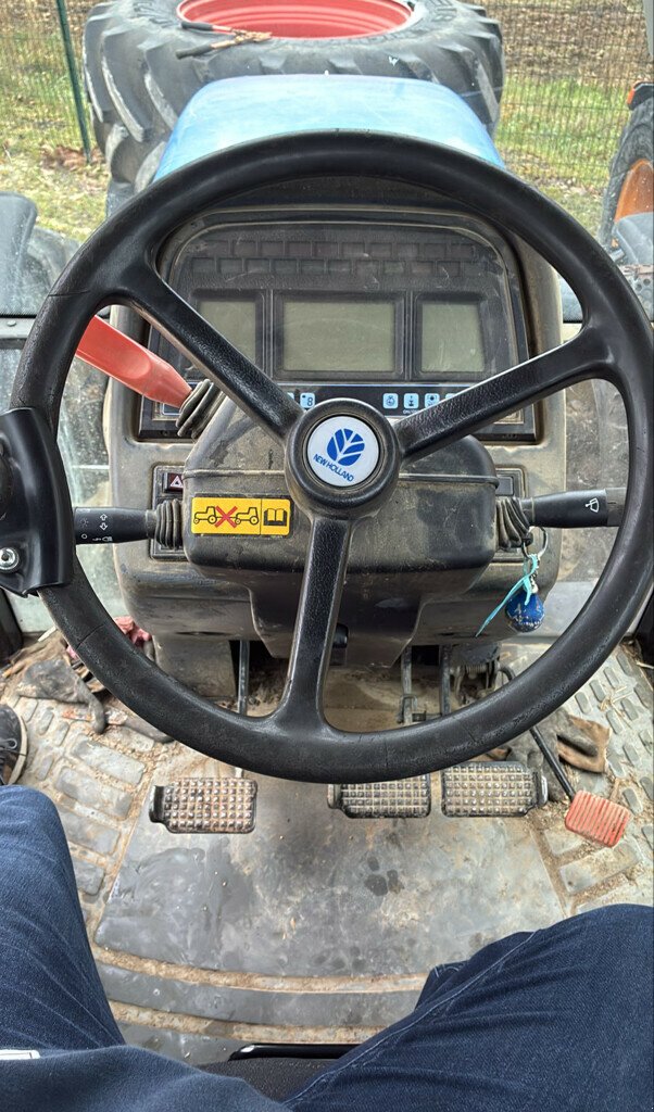 Traktor des Typs New Holland TRACTEUR 8360, Gebrauchtmaschine in SAINT ANDIOL (Bild 8)