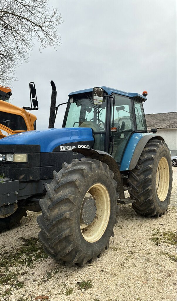 Traktor des Typs New Holland TRACTEUR 8360, Gebrauchtmaschine in SAINT ANDIOL (Bild 1)
