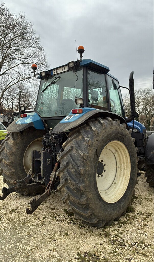 Traktor des Typs New Holland TRACTEUR 8360, Gebrauchtmaschine in SAINT ANDIOL (Bild 3)