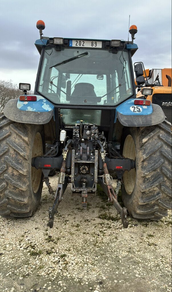 Traktor des Typs New Holland TRACTEUR 8360, Gebrauchtmaschine in SAINT ANDIOL (Bild 5)