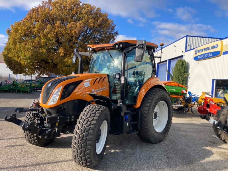 Traktor des Typs New Holland Tracteur agricole T5.110 AUTO COMMAND New Holland, Gebrauchtmaschine in ROYNAC (Bild 1)