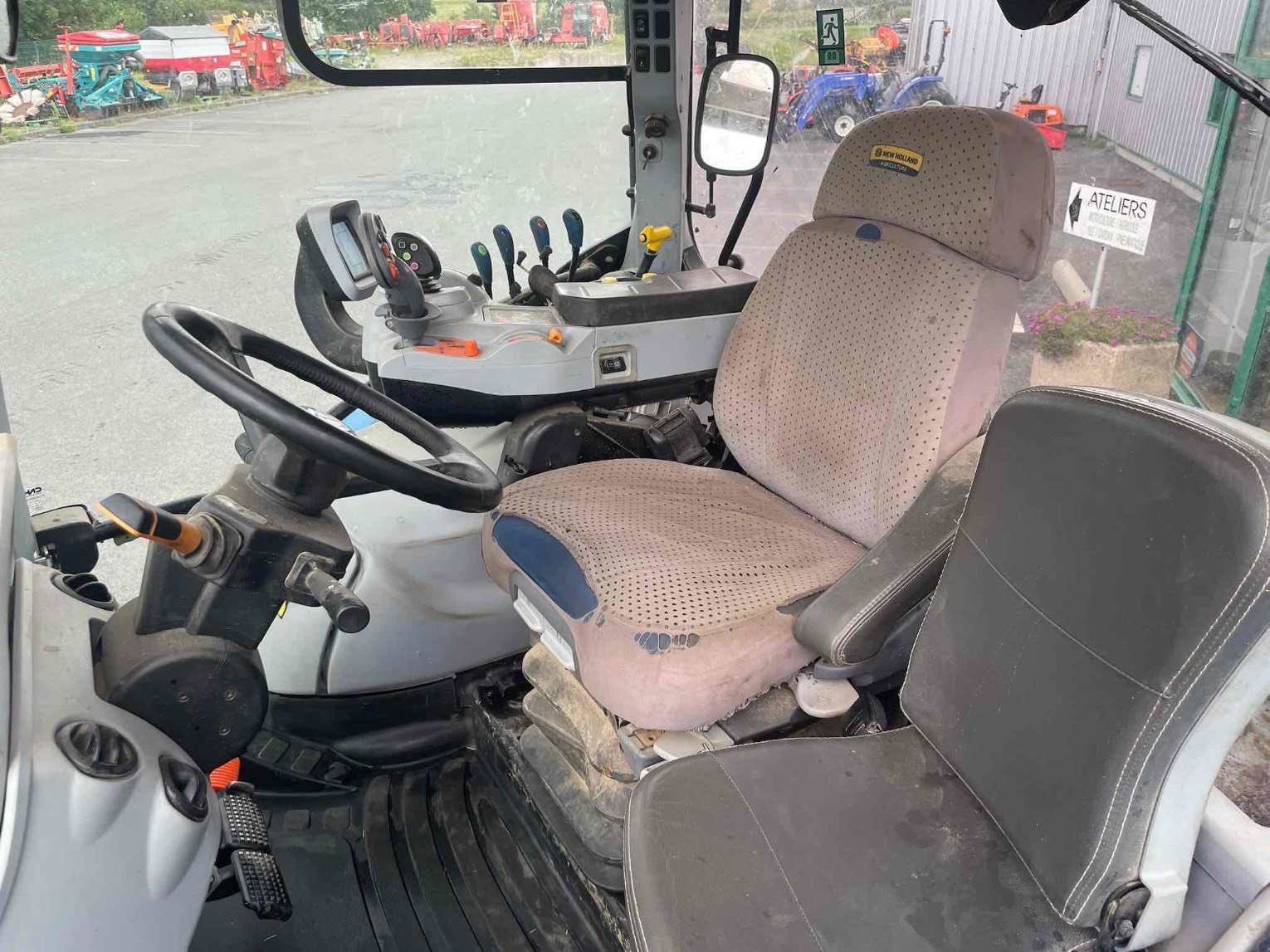 Traktor του τύπου New Holland Tracteur agricole T6.165 DYNAMIC COMMAND New Holla, Gebrauchtmaschine σε SAINT CLAIR SUR ELLE (Φωτογραφία 9)