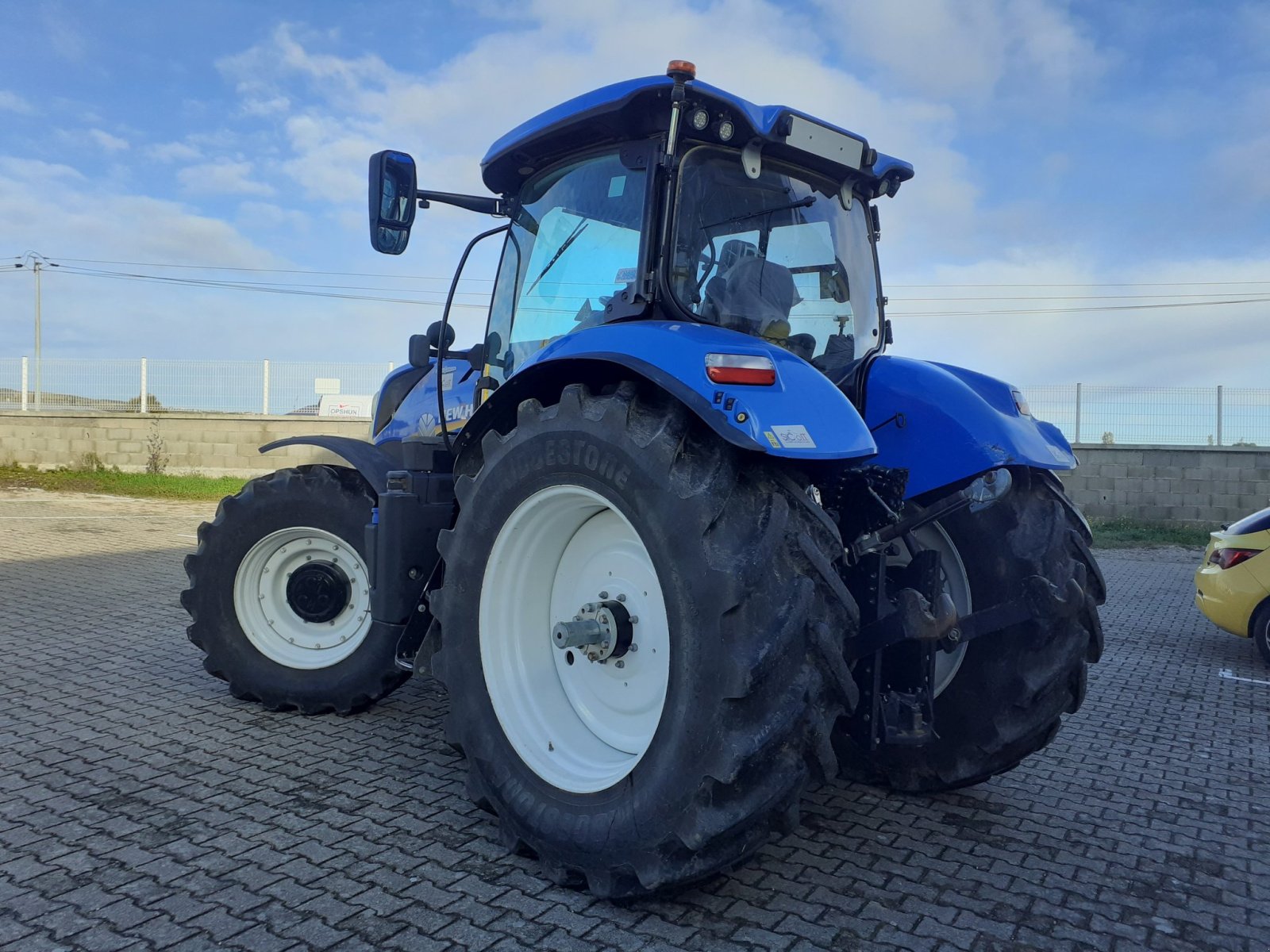 Traktor des Typs New Holland Tracteur agricole T7.225 AUTO COMMAND New Holland, Gebrauchtmaschine in ROYNAC (Bild 2)