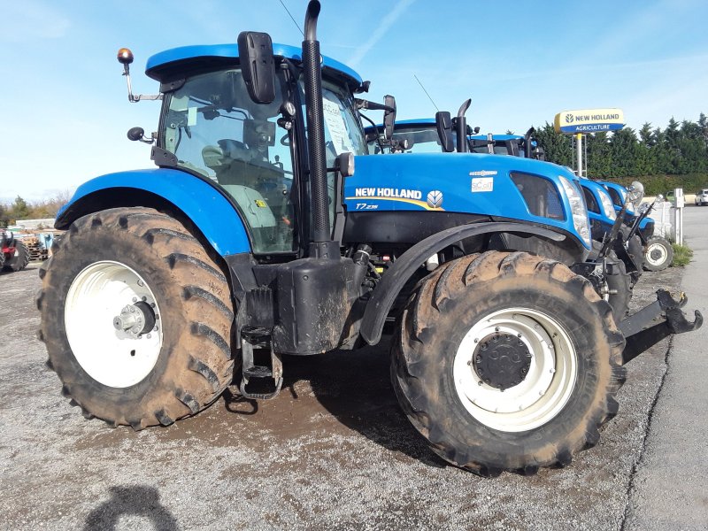 Traktor del tipo New Holland Tracteur agricole T7.235 AUTO COMMAND New Holland, Gebrauchtmaschine In ROYNAC (Immagine 1)