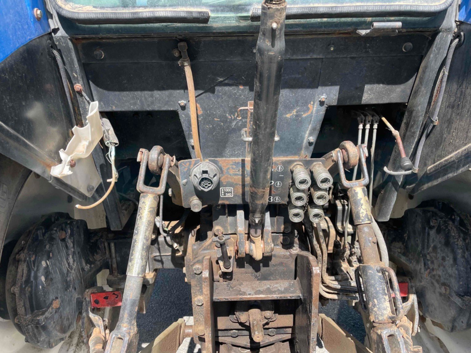 Traktor za tip New Holland Tracteur agricole TD85D New Holland, Gebrauchtmaschine u LA SOUTERRAINE (Slika 5)