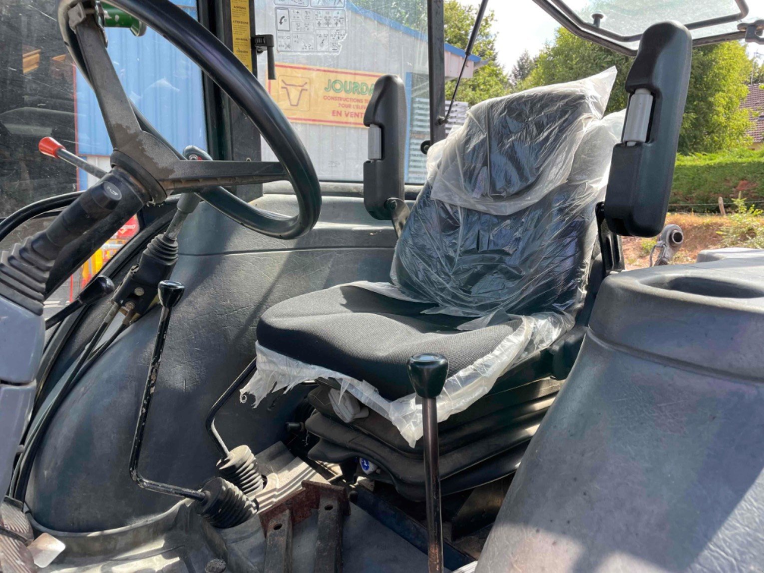 Traktor du type New Holland Tracteur agricole TD85D New Holland, Gebrauchtmaschine en LA SOUTERRAINE (Photo 6)