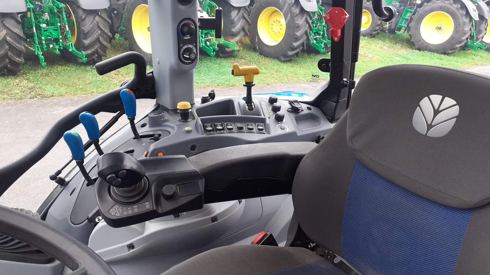 Traktor vrste New Holland TRACTEUR OCC, Gebrauchtmaschine v Les Touches (Slika 6)
