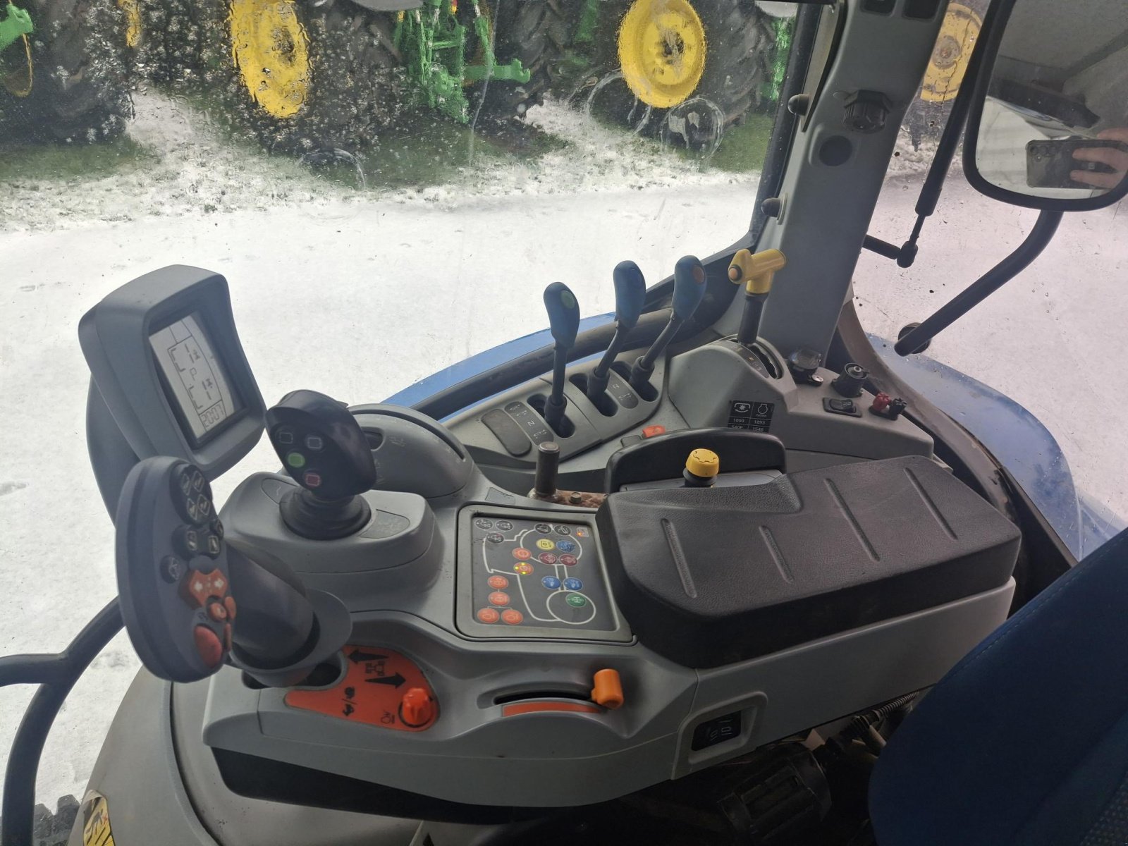 Traktor des Typs New Holland TRACTEUR OCC, Gebrauchtmaschine in Les Touches (Bild 6)