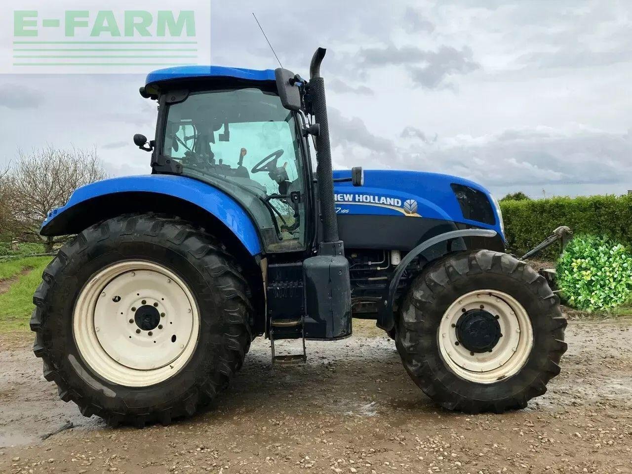 Traktor des Typs New Holland tracteur t 7.185, Gebrauchtmaschine in PLOUIGNEAU (Bild 2)