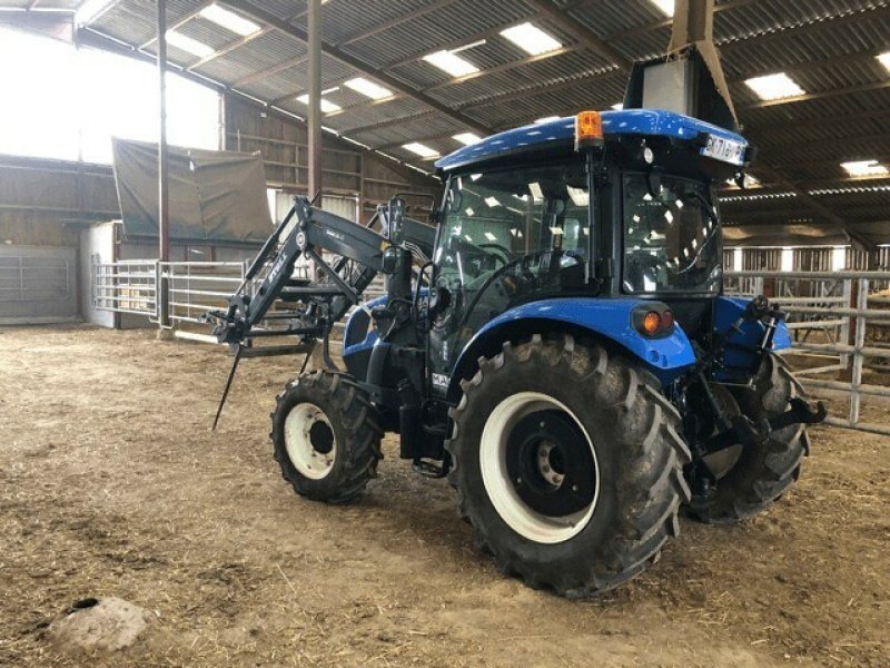 Traktor des Typs New Holland TRACTEUR T4 75, Gebrauchtmaschine in Paray-le-monial (Bild 3)