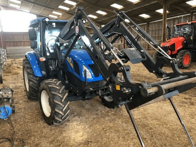 Traktor des Typs New Holland TRACTEUR T4 75, Gebrauchtmaschine in Paray-le-monial (Bild 2)