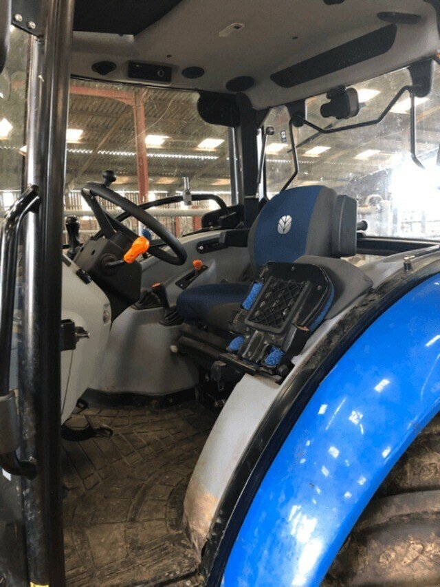 Traktor des Typs New Holland TRACTEUR T4 75, Gebrauchtmaschine in Paray-le-monial (Bild 5)