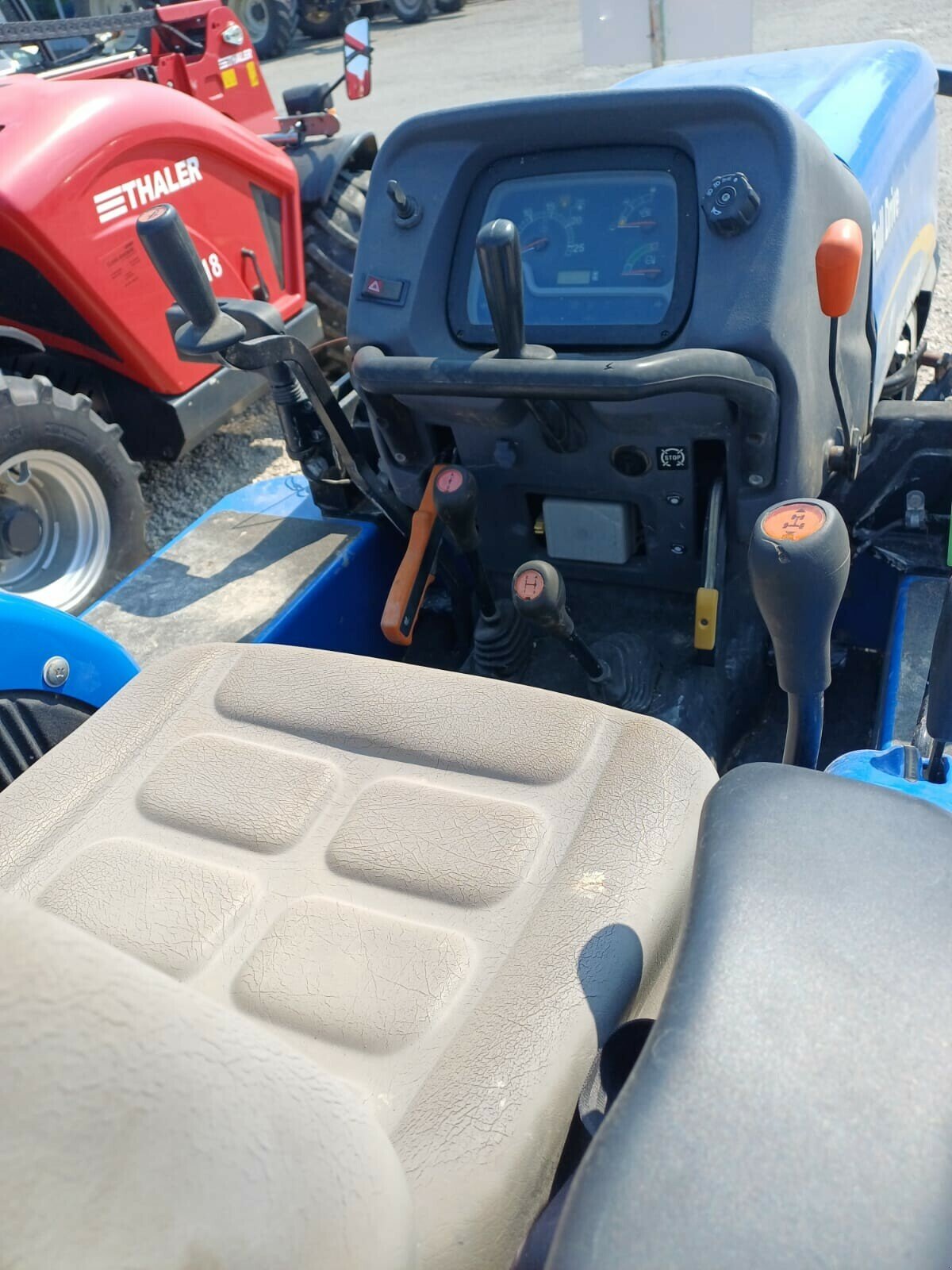 Traktor typu New Holland TRACTEUR TK 4030F, Gebrauchtmaschine v SAINT ANDIOL (Obrázek 7)