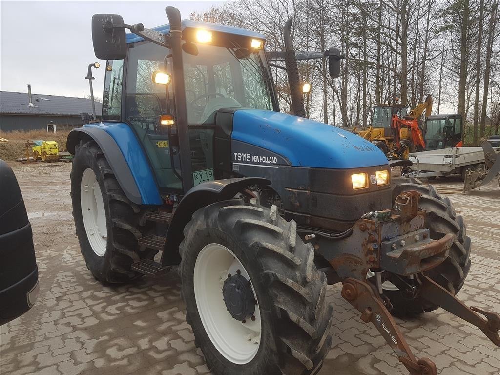 Traktor of the type New Holland TS 115 Frontlift, Gebrauchtmaschine in Skævinge (Picture 2)