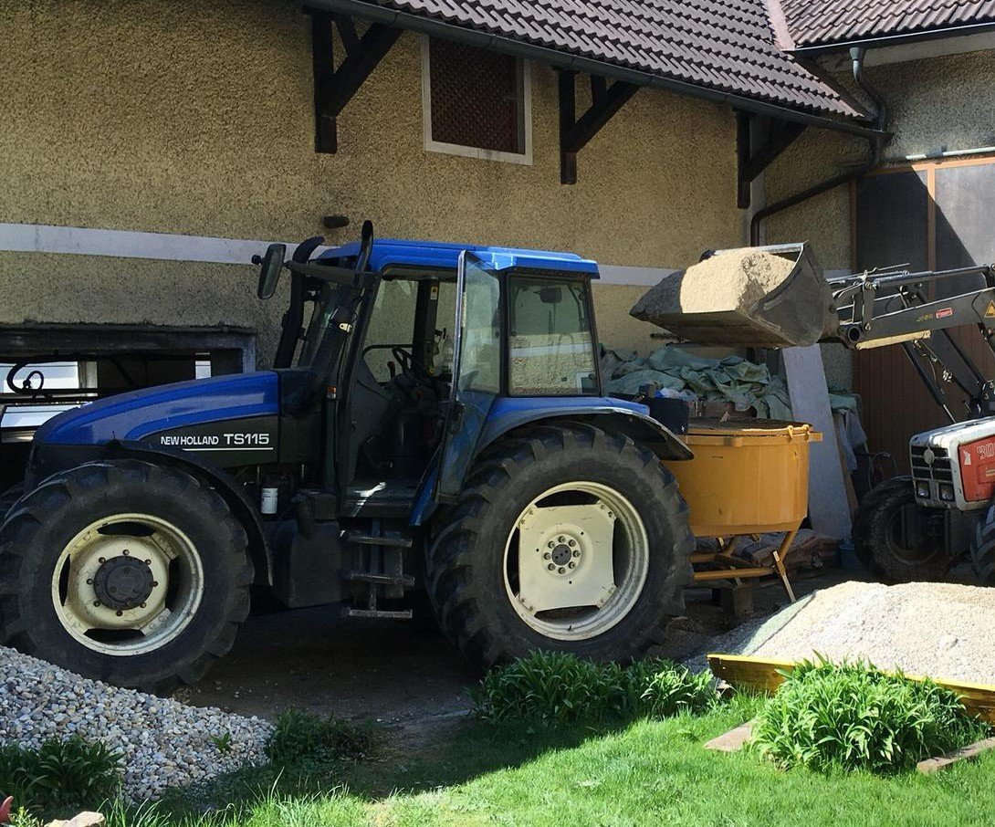 Traktor des Typs New Holland TS 115, Gebrauchtmaschine in Eschenau (Bild 1)