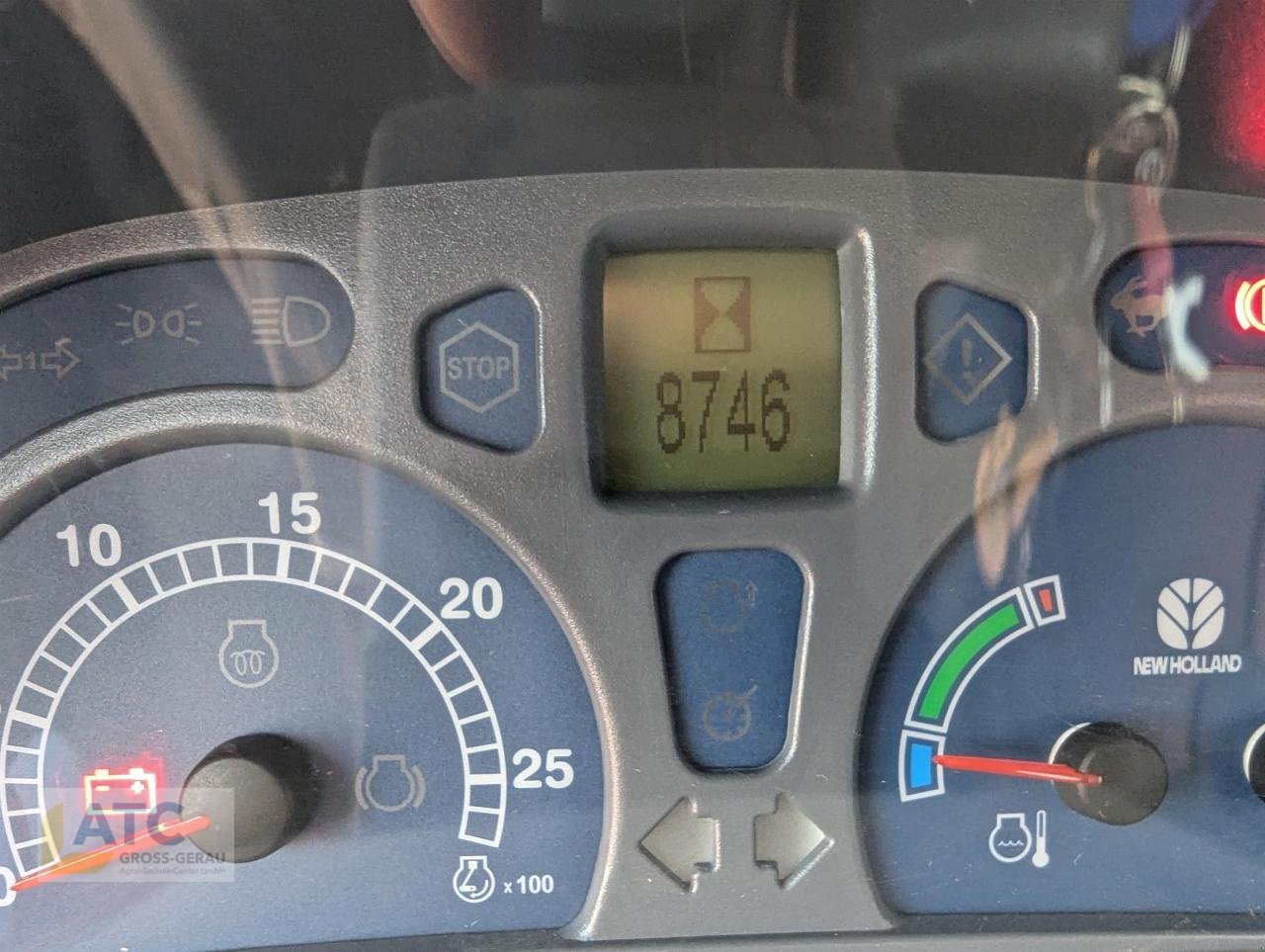 Traktor типа New Holland TS 135A Plus, Gebrauchtmaschine в Groß-Gerau (Фотография 4)